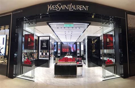 The first YSL boutique 